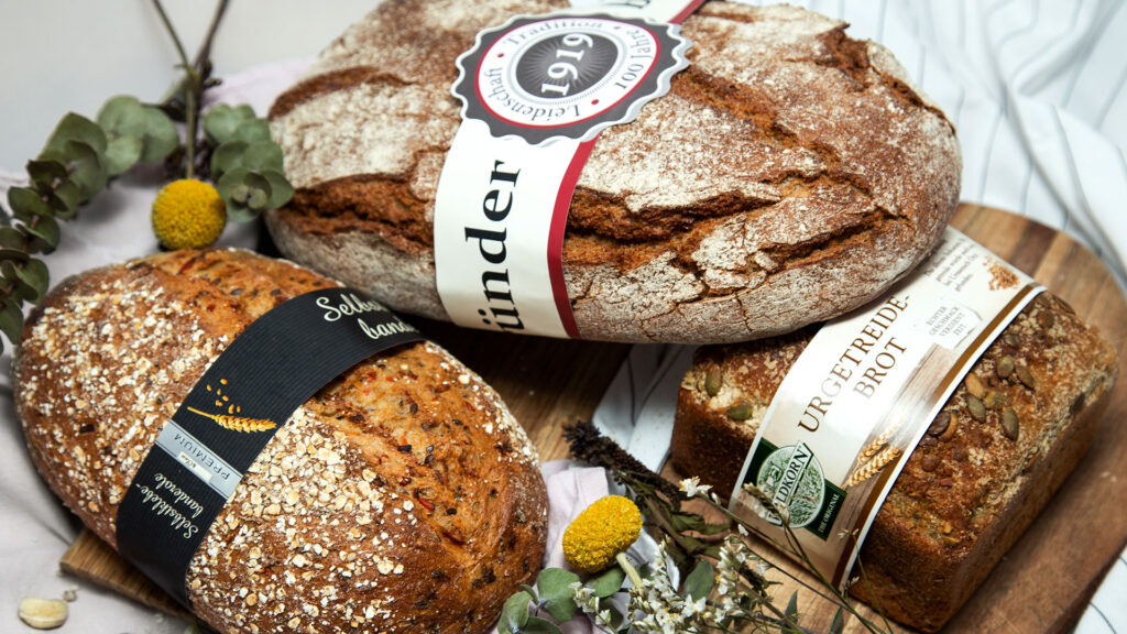 Individually printed bread bands on various types of bread for bakeries – food packaging by WEROCA Packaging Bielefeld