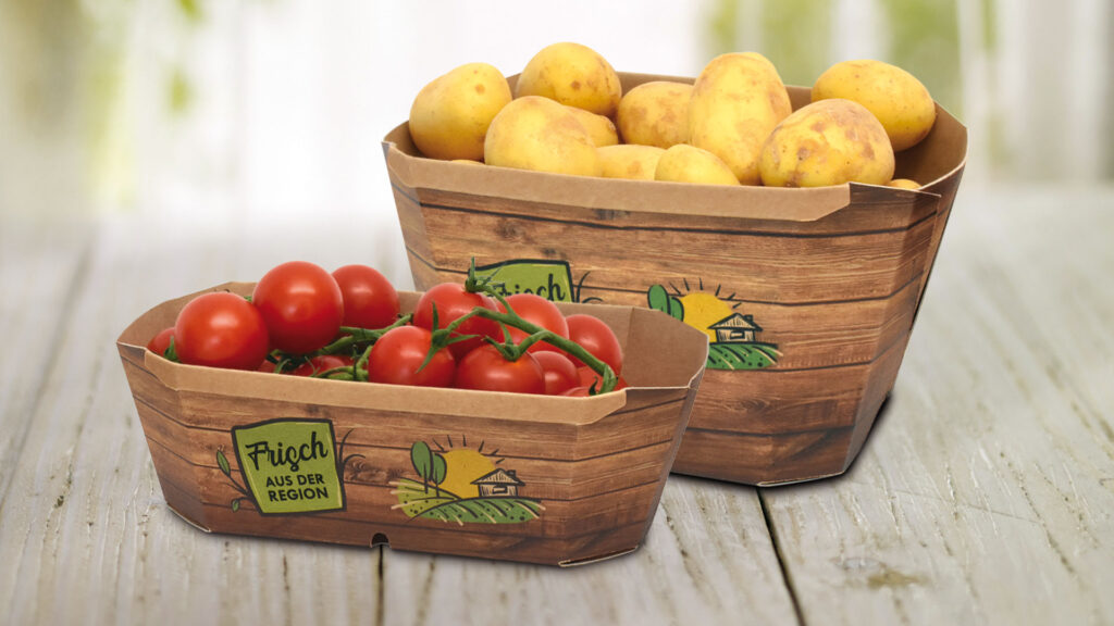 "Frisch aus der Region"-Obstschalen von WEROCA Kartonagen Bielefeld in Holzoptik, gefüllt mit Kartoffeln und Rispentomaten, Lagerprogramm für Food & Gastronomie.